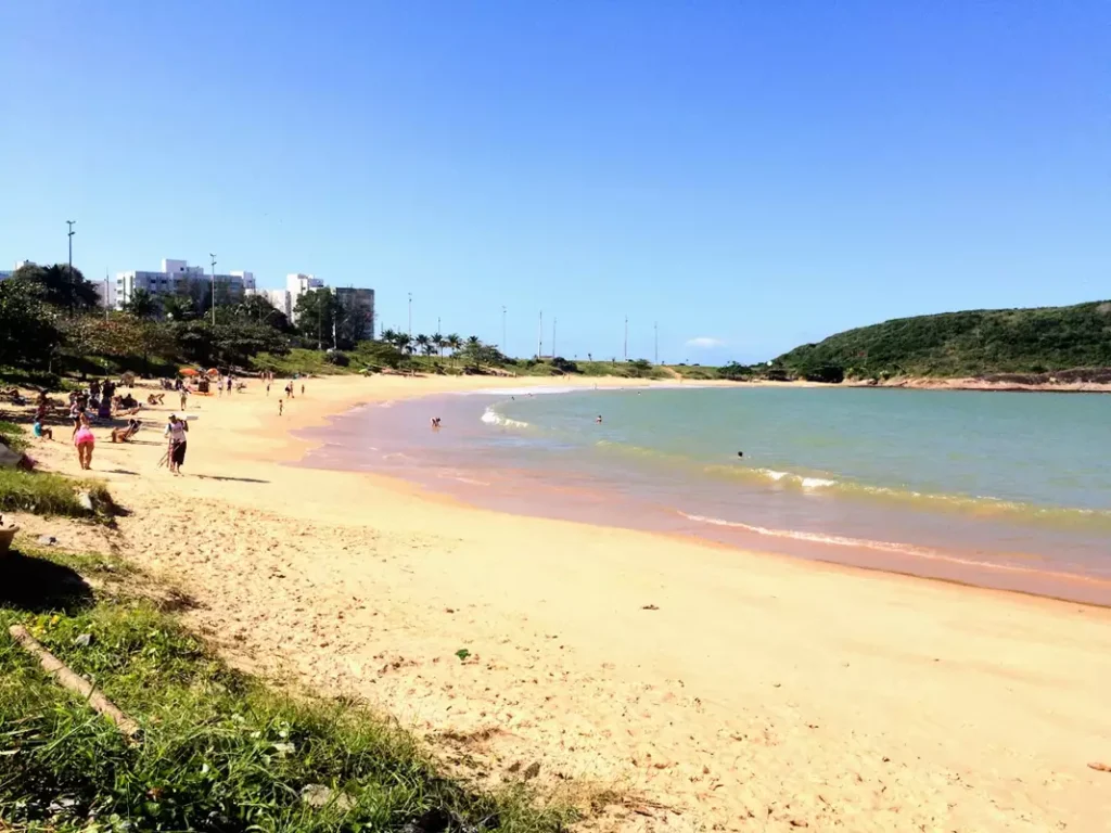 Praia de Bacutia, localizada em Guarapari