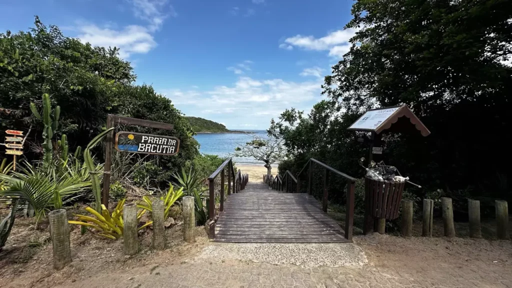 Praia de Bacutia, localizada em Guarapari