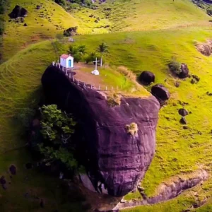 Igrejinha na Pedra em Ibiraçu