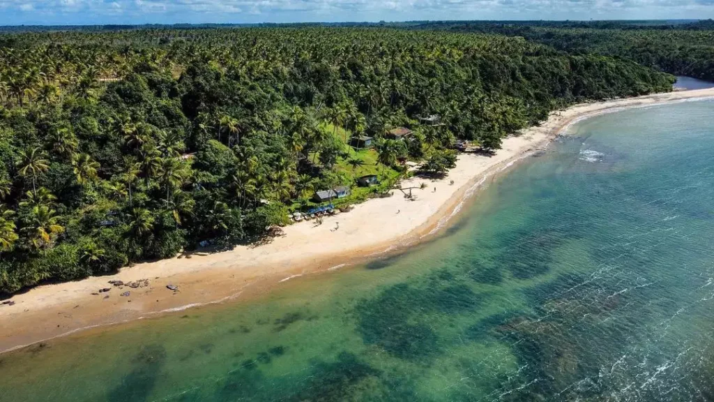 praia do satú caraiva