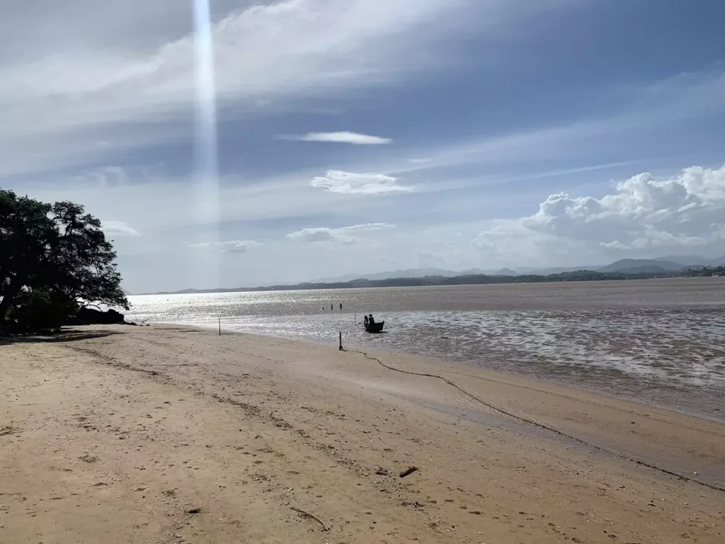 Praias paradisíacas no centro de Anchieta