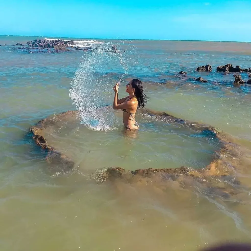 Fundao-ES
Fundão tem "ofurô natural" de pedras na praia.