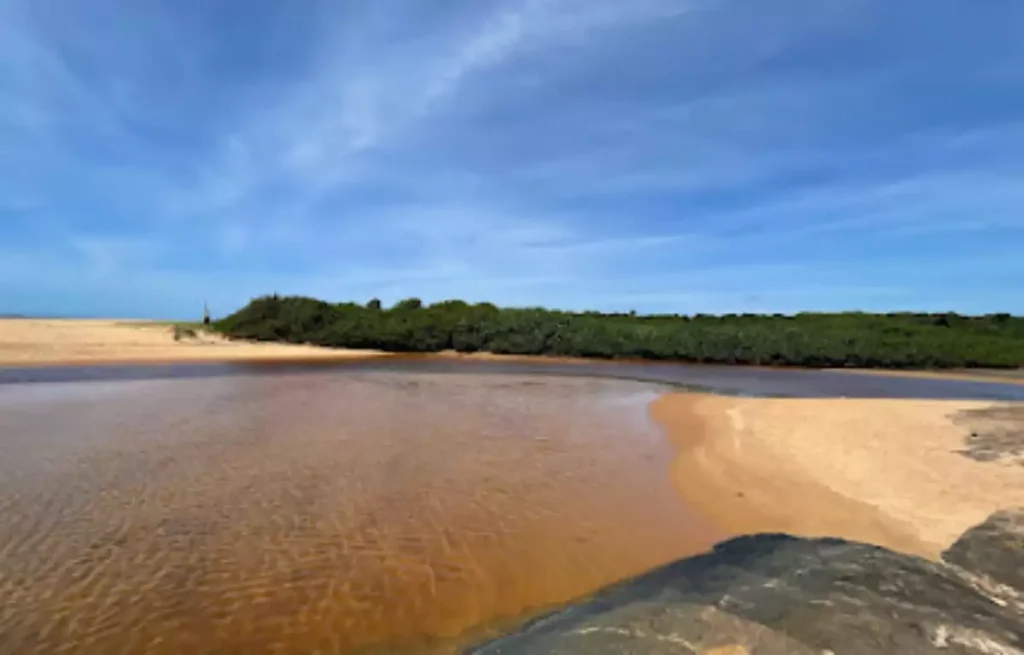 Lagoa de Caraís: O Paraíso Escondido de Guarapari!