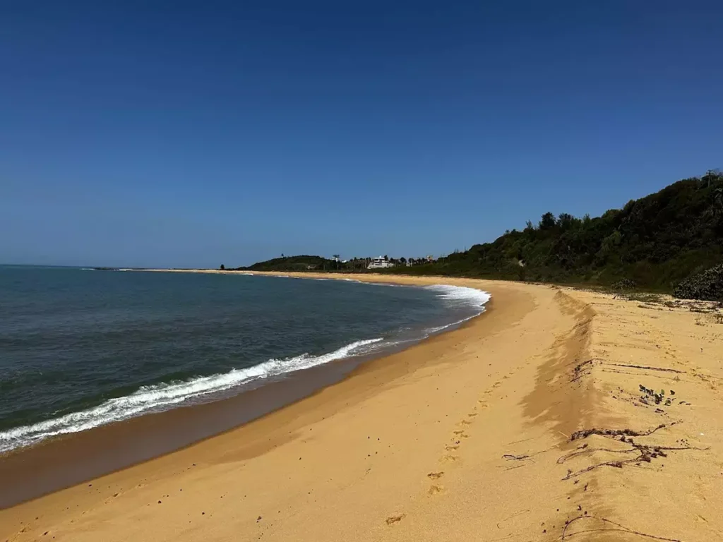  Praia do Além