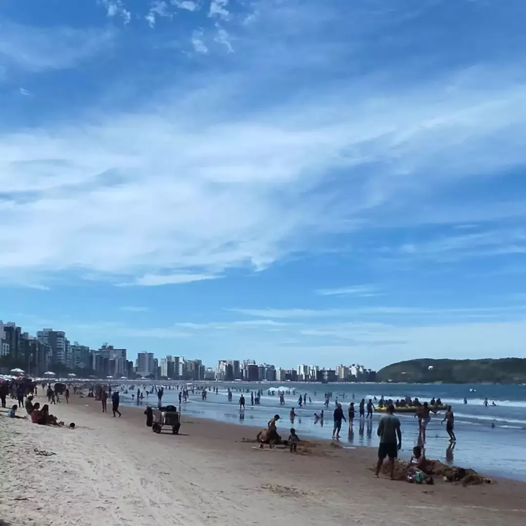 Praia do Morro em Guarapari no Espirito Santo Encanto e Diversão à Beira-Mar