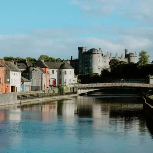 Kilkenny Foto de Kat Kelley na Unsplash