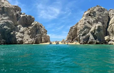 Lovers Beach em Cabo San Lucas Foto de Shahrzad Kosari na Unsplash