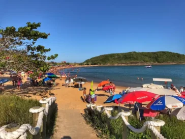 Praia de Bacutia, localizada em Guarapari